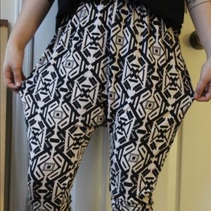 🔺🔻Unique patterned Forever 21 parachute pants